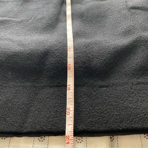 ESCADA black mini skirt new wool with slits on the back size 38 US6 small - Picture 9 of 9